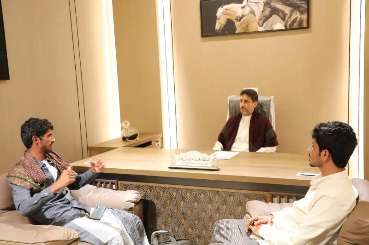 السلطان محمد عبدالله آل عفرار يدعم الطلبة المهريين الدارسين في عدن