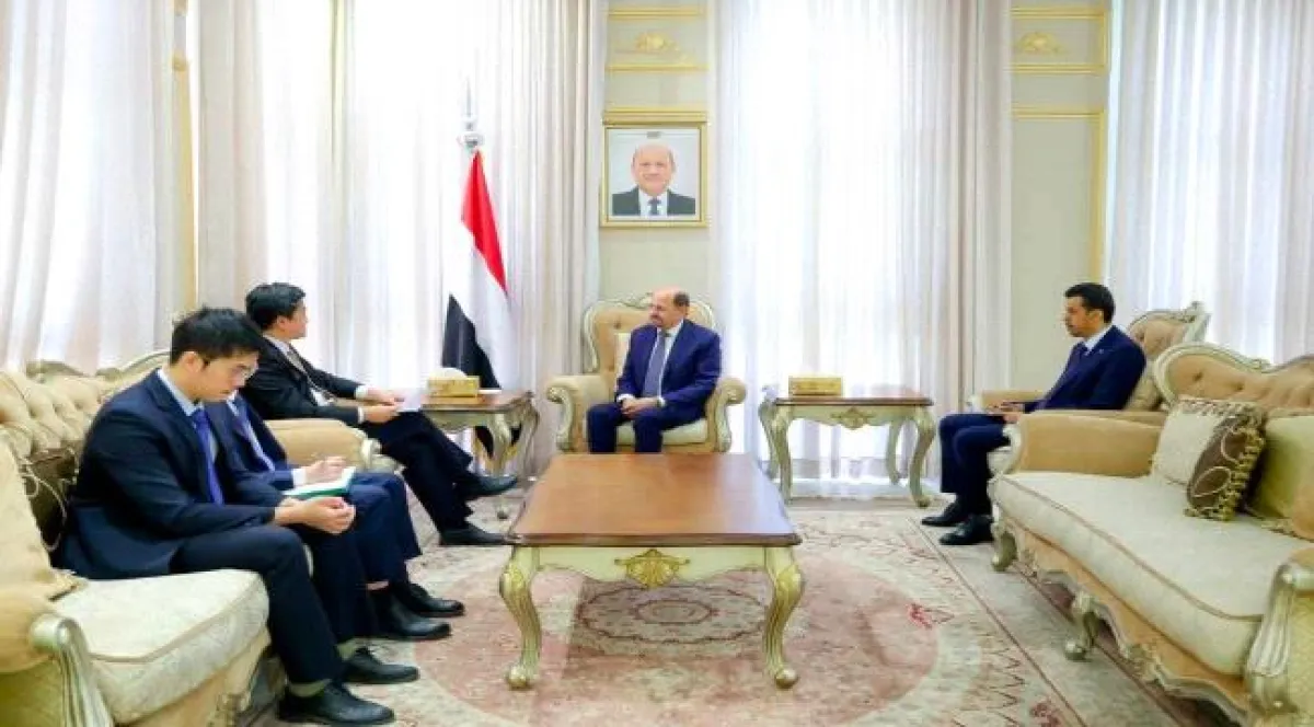رئيس الوزراء وزير الخارجية يتسلم رسالة من الرئيس الصيني لفخامة رئيس مجلس القيادة الرئاسي