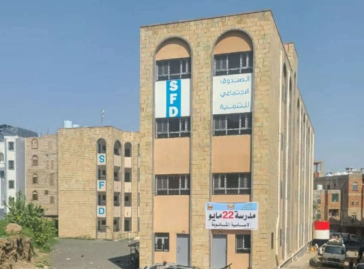 نبيل شمسان يقرّ بقاء مبنى مدرسة 22 مايو في مديرية القاهرة بتعز