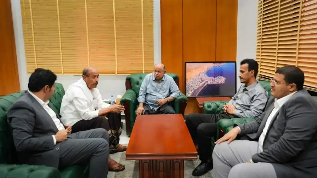 عضو مجلس القيادة الخنبشي يناقش مع وكيل وادي حضرموت أوضاع الكهرباء والتحديات الراهنة في المحافظة