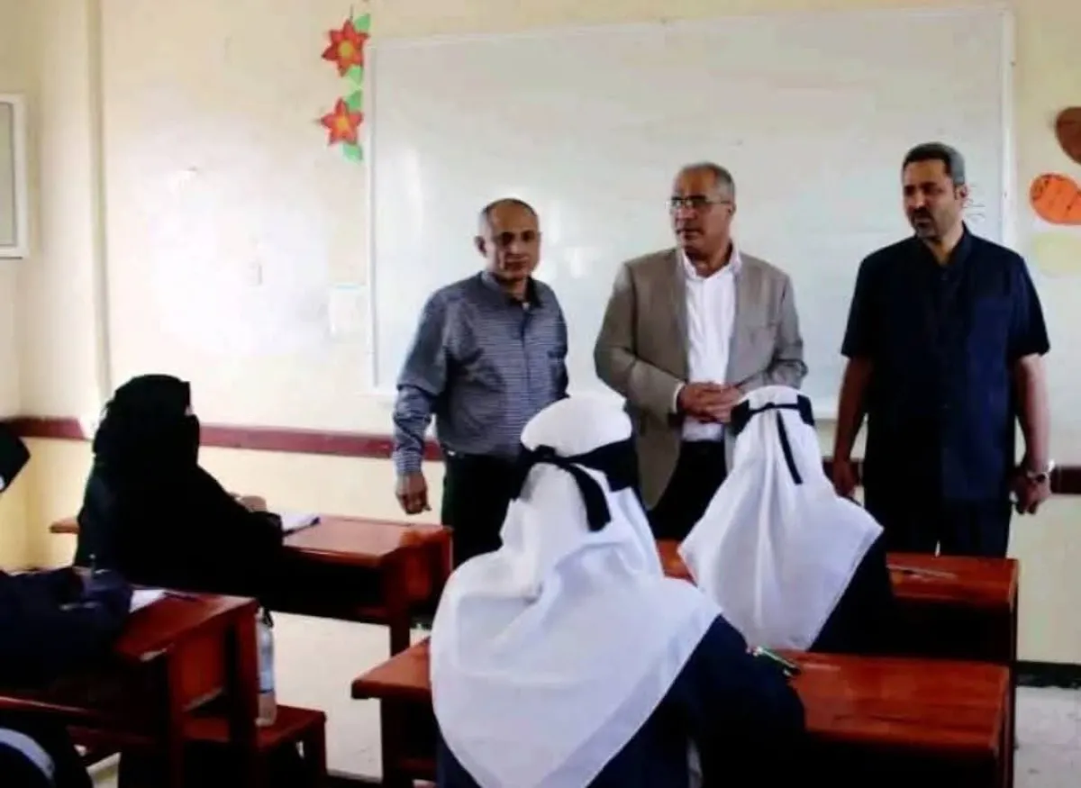 محافظ لحج يكافئ طالبة خاضت امتحان الثانوية بعد يوم من ولادتها