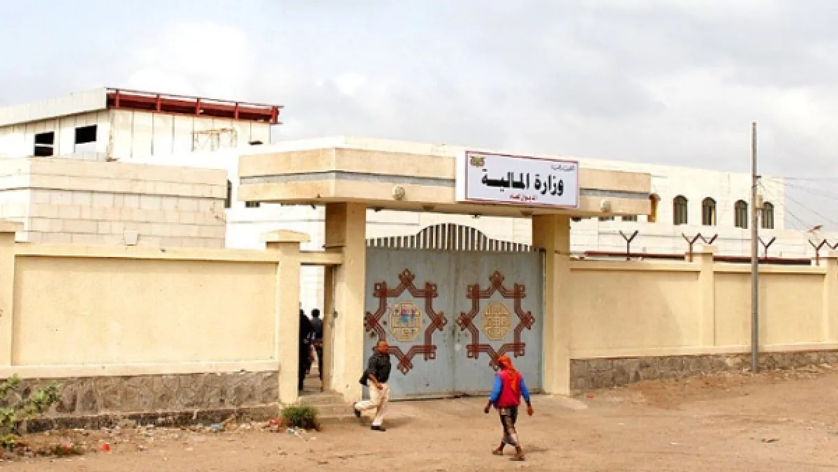 الحكومة تعلن صرف مرتبات شهر للمدنيين والعسكريين