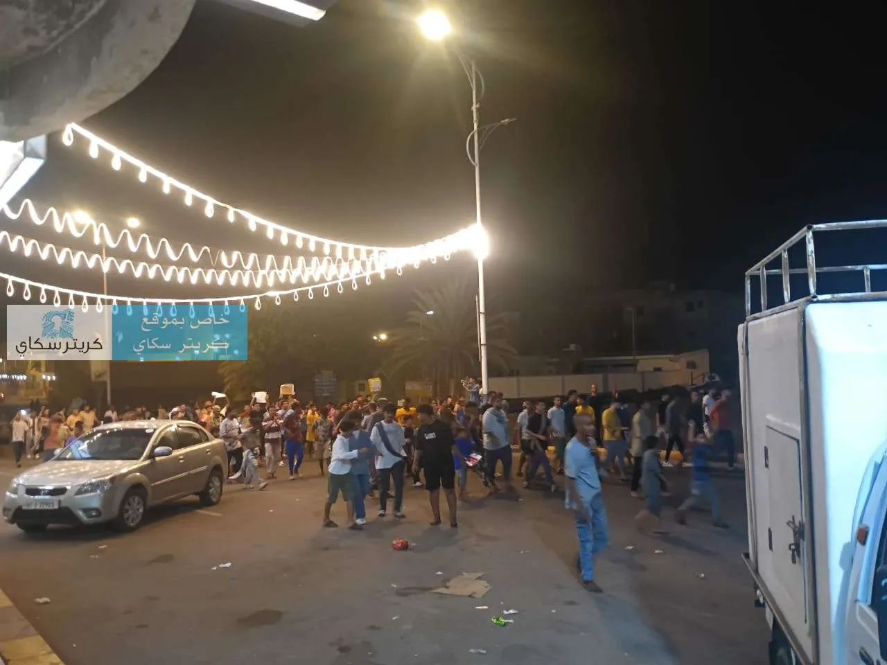عاجل:مظاهرة تجوب شوارع كريتر احتجاجاً على تدهور خدمة الكهرباء