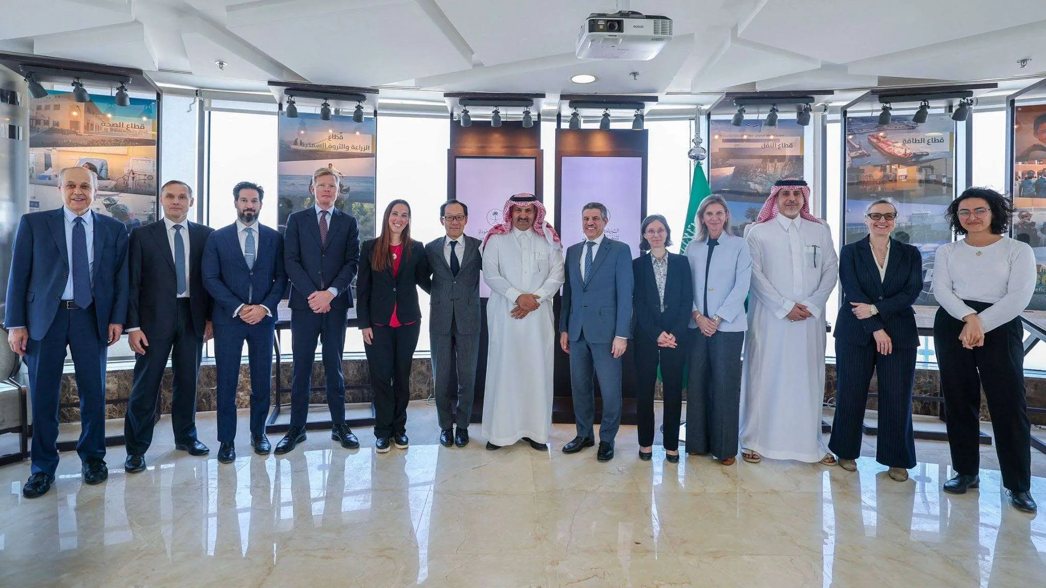 سفير المملكة لدى اليمن يقيم مأدبة غداء تكريمًا للسفير الأمريكي ستيفن فاغن بمناسبة انتهاء مهامه