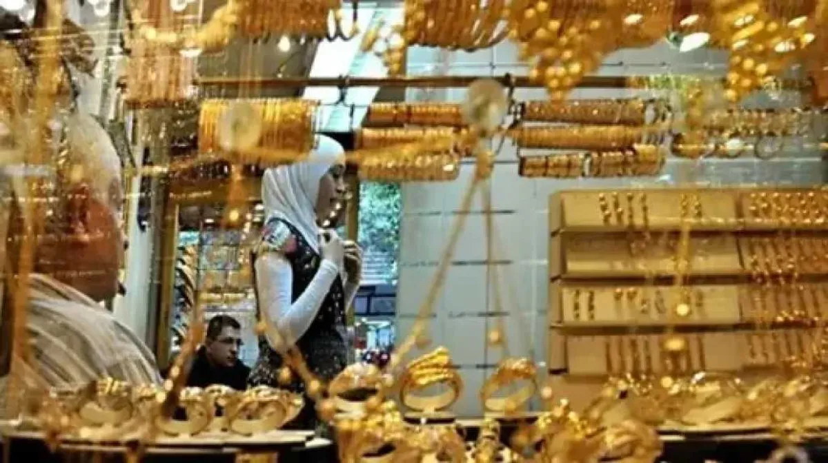 انخفاض ملحوظ في أسعار الذهب باليمن.. تراجع الجنيه والجرام في صنعاء وعدن