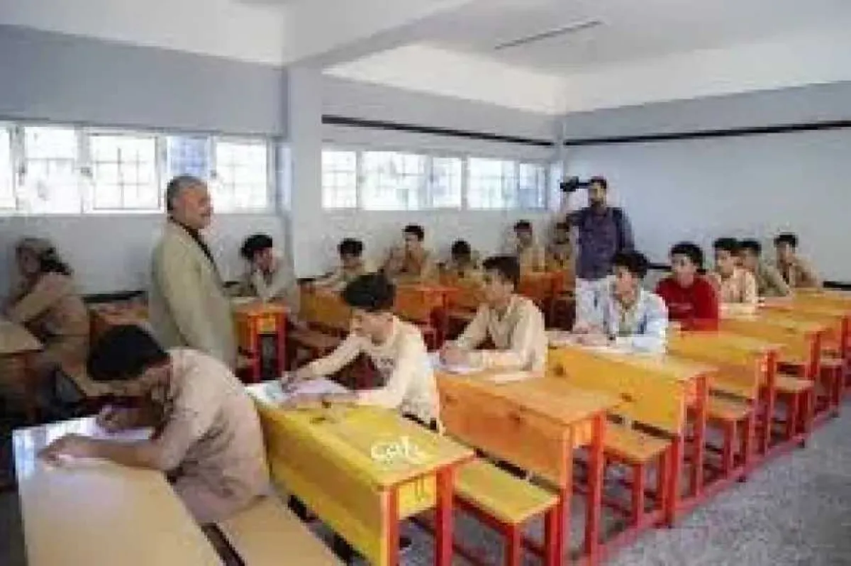 فضيحة داخل مركز امتحاني بعدن.. ولي أمر يحاول إدخال هواتف لابنه و”نقابيون” يتدخلون