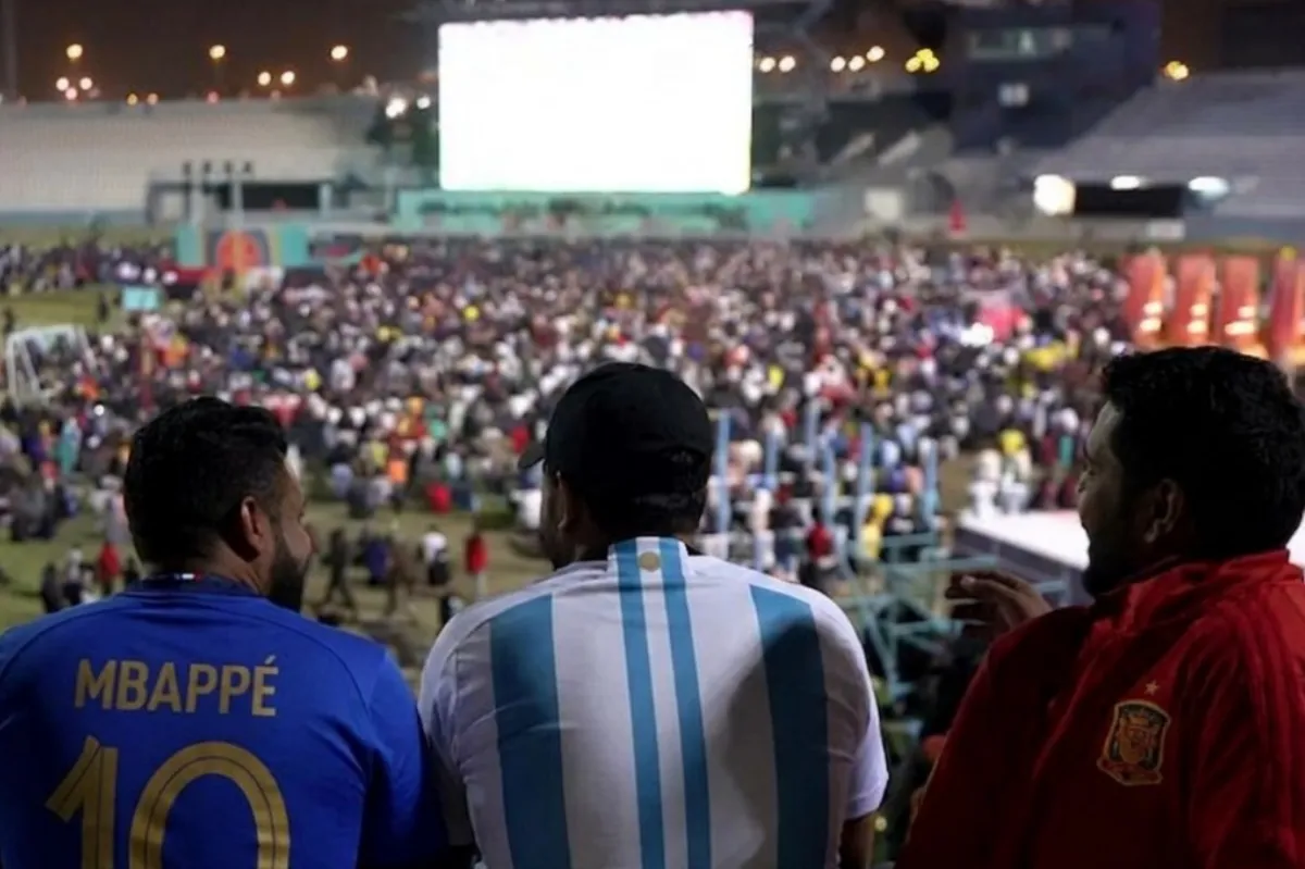 كأس العالم في الشرق الأوسط: عندما تتحدى الساحرة المستديرة جغرافيا الوقت
