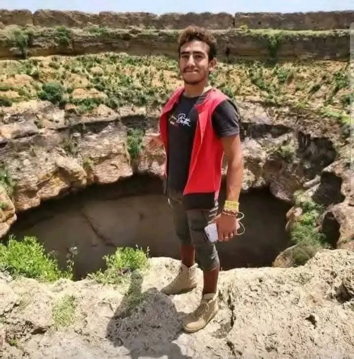 نهاية مأساوية لمغامر يمني في فوهة بركان دمت