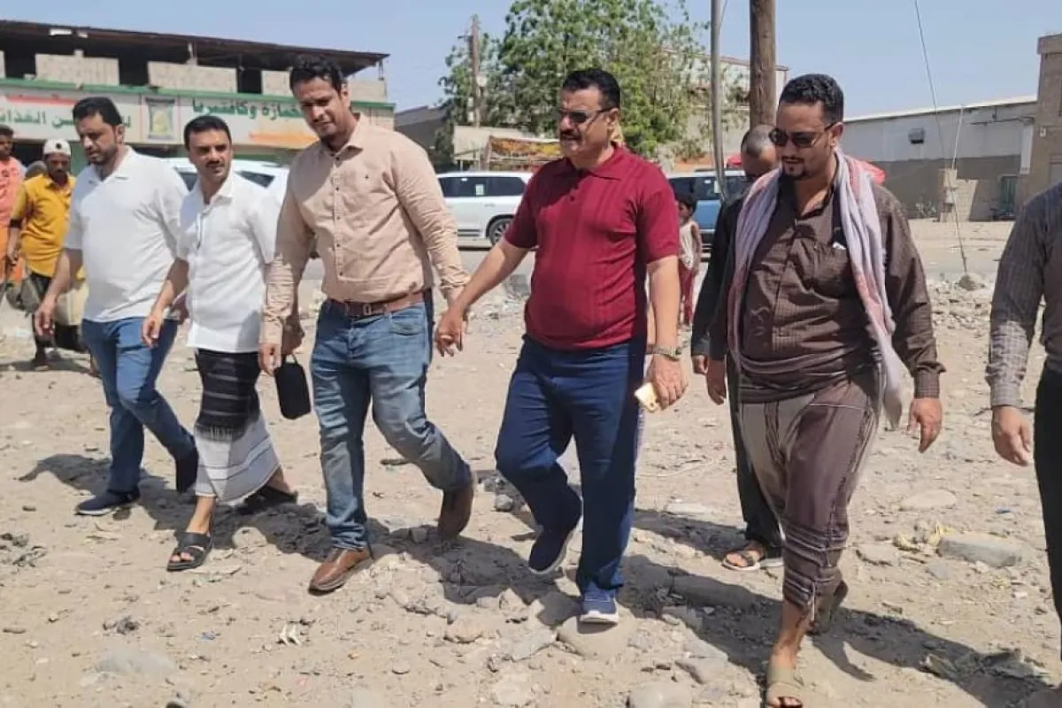 الممول من "مؤسسة السعيد للسيراميك"..مدير عام المنصورة يدشن مشروع "إعادة تأهيل دوار بئر فضل" بشارع الخمسين