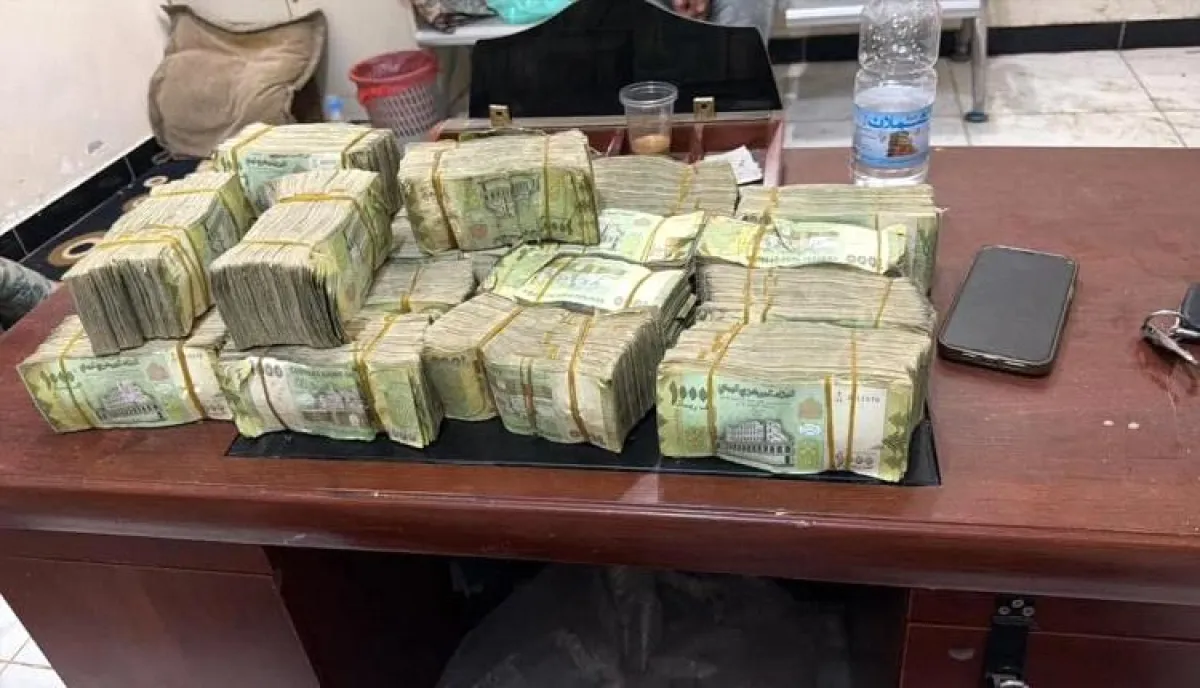 أسعار الصرف في عدن وصنعاء مع بداية تعاملات الأسبوع 