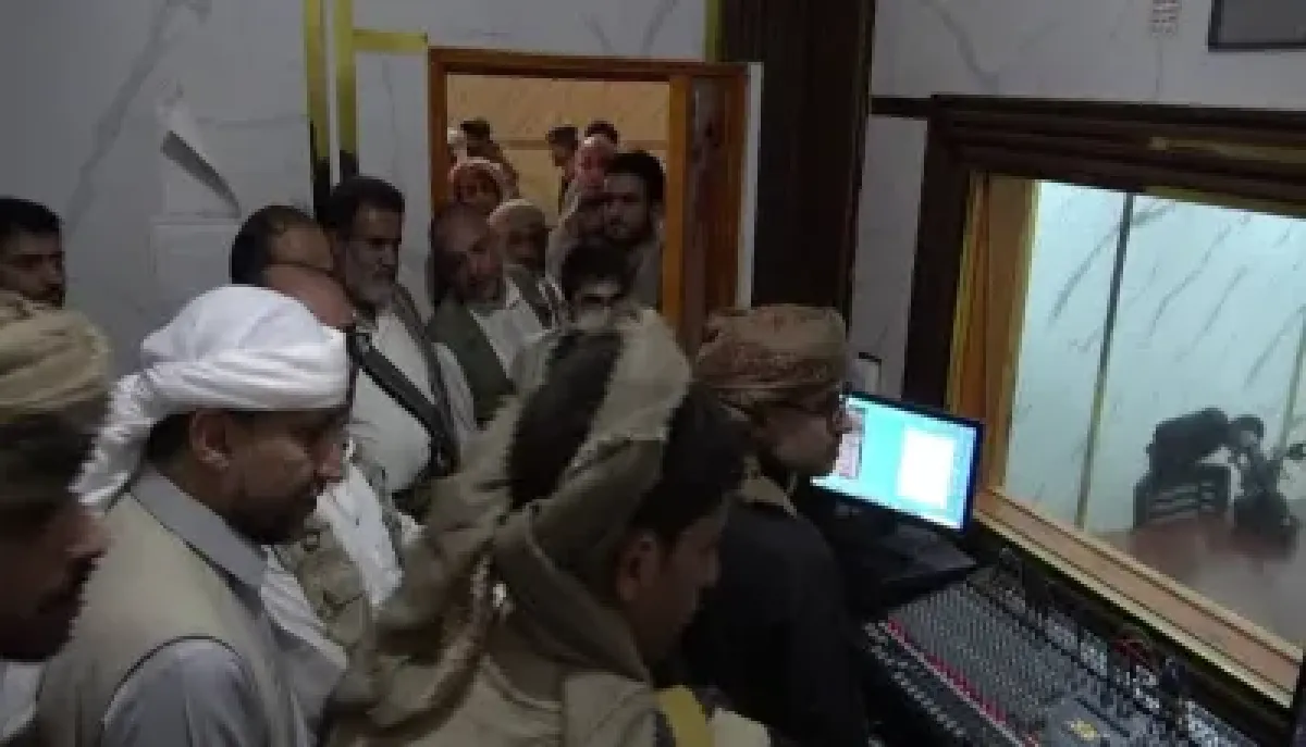 مليشيات الحوثي تحوّل بيت شيخ قبلي إلى منشأة إعلامية تابعة لها في البيضاء