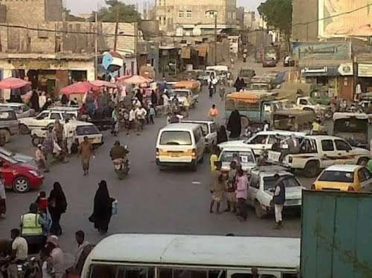 فضيحة هزت لحج.. طبيب أسنان يشتري حرية ابنه المغتصب بملايين الريالات