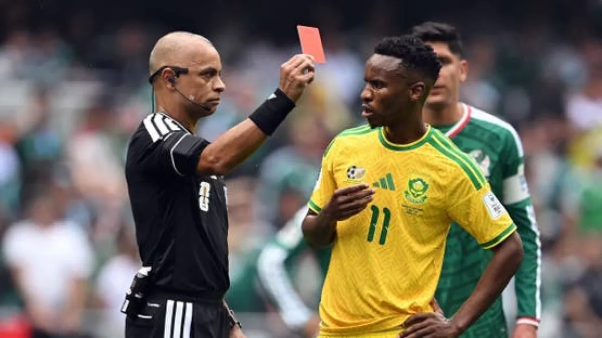 سابقة تاريخية.. طرد 3 لاعبين في افتتاح كأس العالم