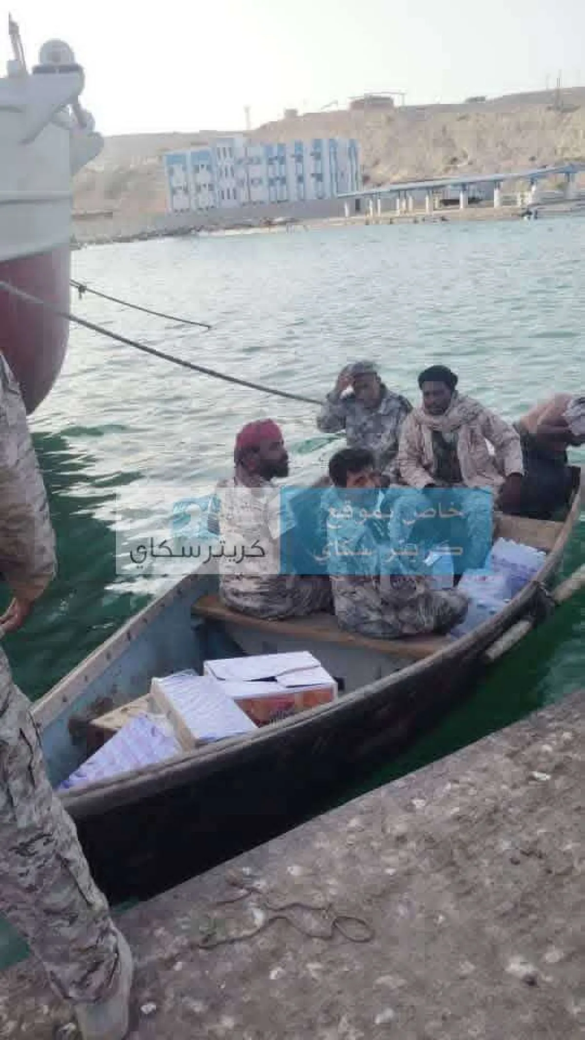 بعد ساعات من القلق.. انطلاق عملية لإنقاذ عبارة عالقة قبالة سواحل المهرة