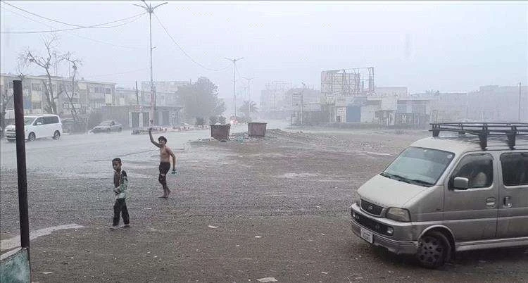 عاجل:تساقط امطار غزيرة على ابين