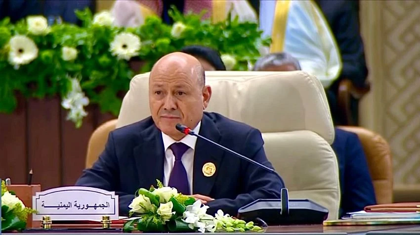 الرئيس العليمي يشيد بتضحيات الجيش ويؤكد استمرار دعم الدولة للمقاتلين في الجبهات