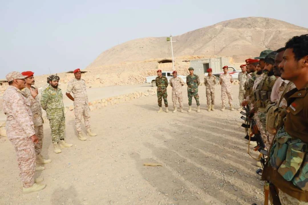 رئيس لجنة الحصر بالمنطقة يتفقد لواء النخبة الحضرمي بالمكلا في زيارة عيدية ميدانية