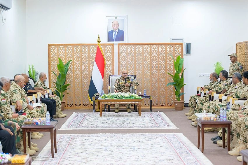 عضو مجلس القيادة طارق صالح يشدد على اليقظة العالية ومواصلة التأهيل ورفع الجاهزية