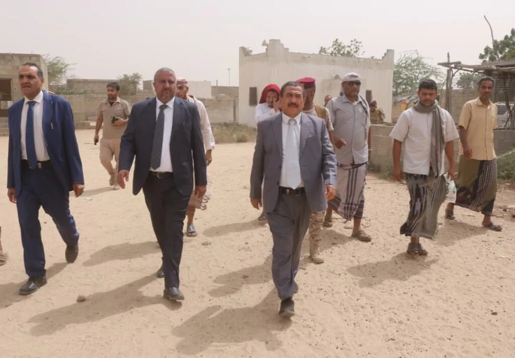 محافظ حجة يزور أهالي ضحايا مجزرة مائدة الإفطار بحيران