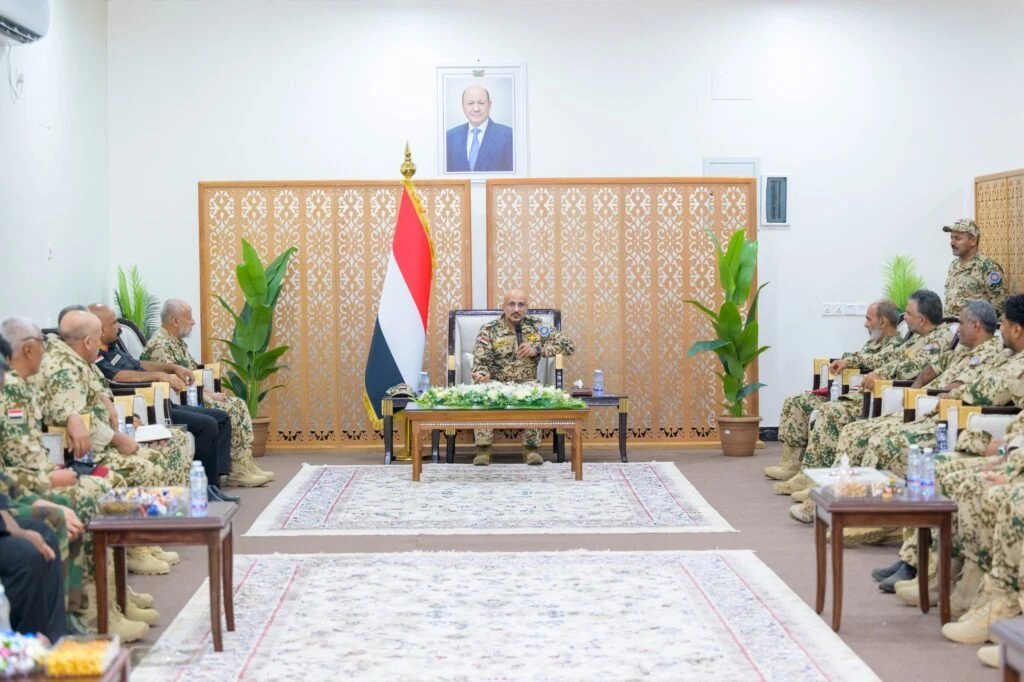 عضو مجلس القيادة طارق صالح يشدد على اليقظة العالية ومواصلة التأهيل ورفع الجاهزية