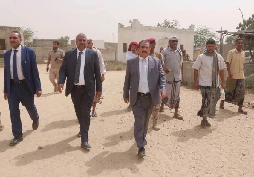 محافظ حجة يزور أسر ضحايا الهجوم الصاروخي ويؤكد دعم القيادة السياسية