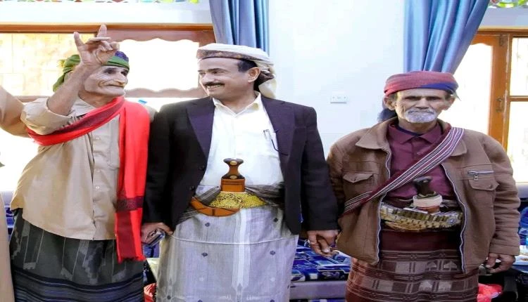 المحافظ بن الوزير يواصل استقبال المهنئين بعيد الفطر المبارك لليوم الثاني في مدينة عتق