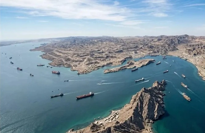 20 دولة تدعو إيران إلى وقف عرقلة الملاحة في مضيق هرمز وتبدي استعدادها للمساهمة في تأمين المضيق