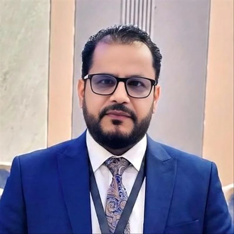 خبير اقتصادي يحذر من أزمة سيولة خانقة تهدد بشلل الأسواق ويحمّل المركزي المسؤولية