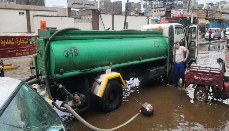 استنفار في عدن وتحركات مكثفة لاحتواء آثار المنخفض الجوي