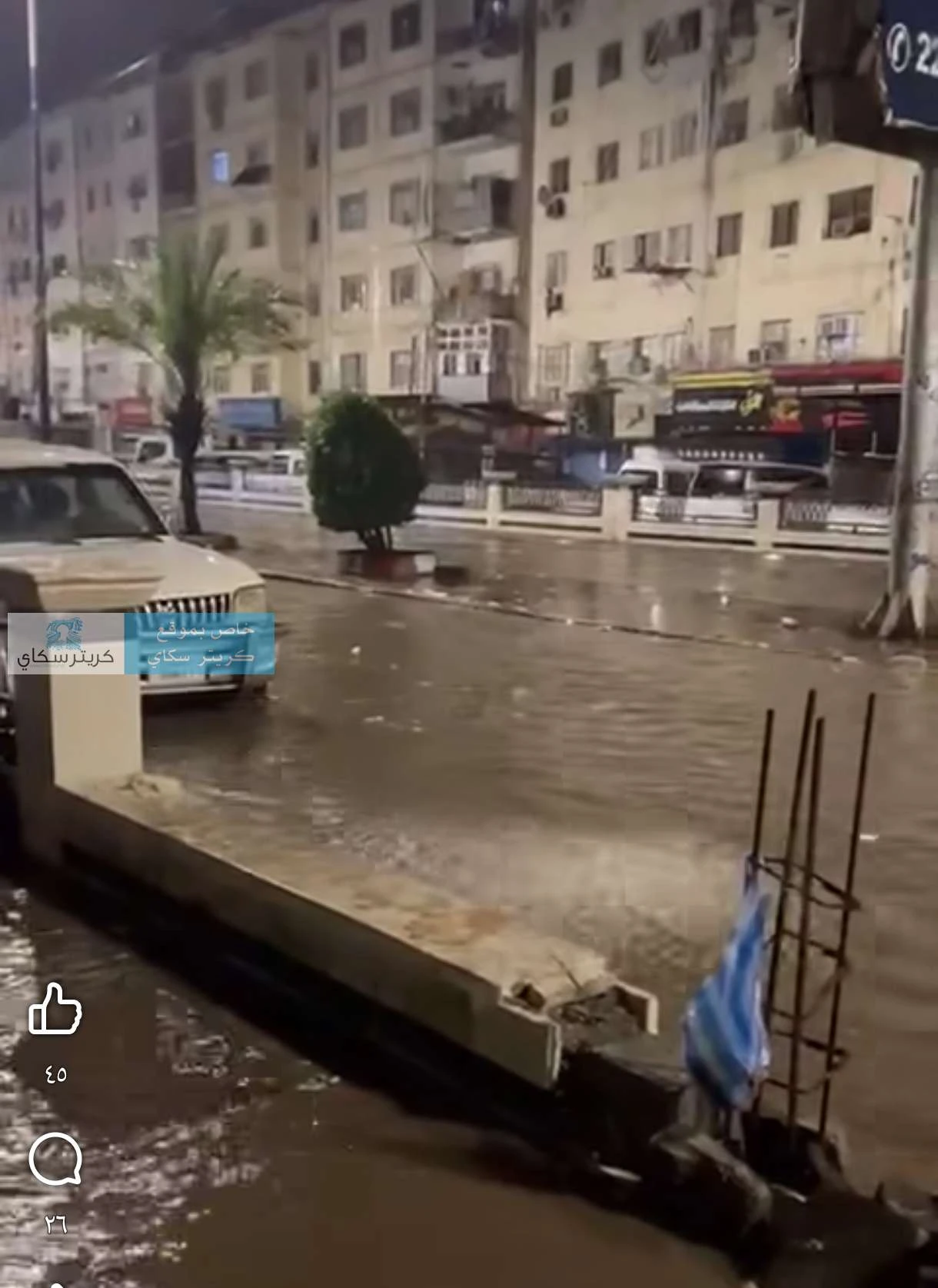 عاجل | الأمطار الغزيرة تغمر الشارع الرئيسي بالمعلا بعدن