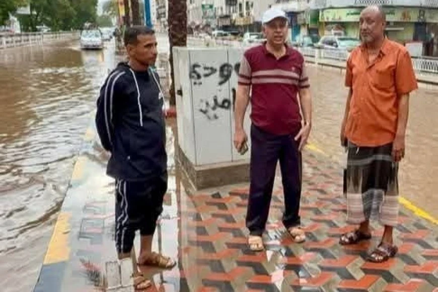 الجاوي يتفقد اعمال شفط مياه الأمطار وازاله المخلفات في شوارع المعلا 