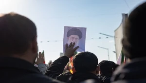 وول ستريت جورنال: السعودية تعمل على إبعاد الحوثيين عن الصراع مع تصاعد المواجهة في إيران