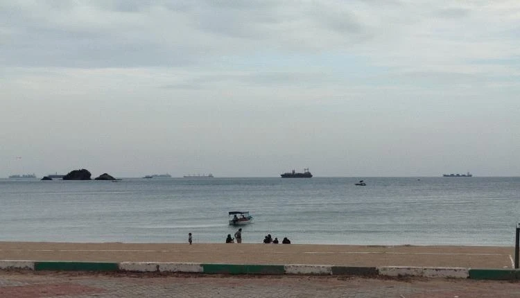 الداعري: ازدحام السفن في البريقة يفتح ملف العوائد الغائبة وأزمة السيولة