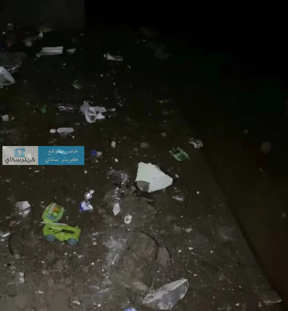 عاجل: انهيار جزئي لبلكونة عمارة في الشارع الخلفي بالمعلا بعدن