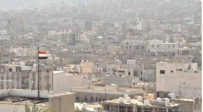 بدء إزالة مخلفات السيول من مخارج الجسور في المهرة