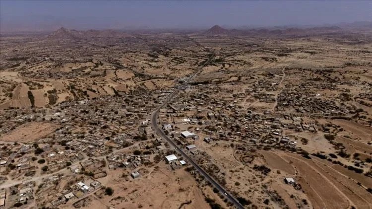 أبين..سكان مدينة العين يشكون انقطاع الكهرباء عنهم خلال أيام عيد الفطر المبارك