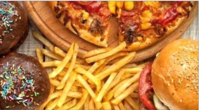 7 أطعمة ومشروبات تضعف مناعتك.. قلل منها