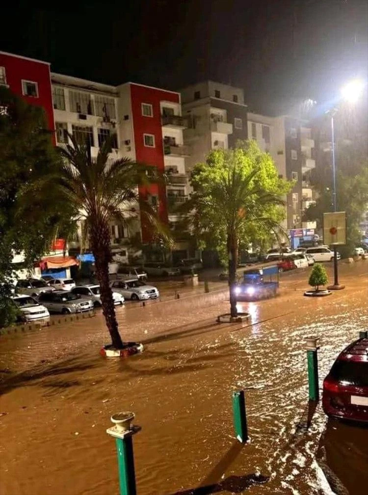 تحذير مهم للمواطنين في عدن مع استمرار الأمطار.