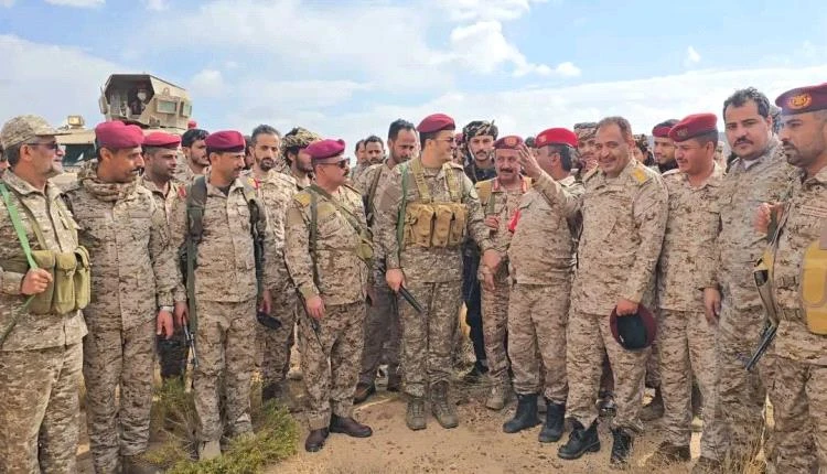 اللواء مجلي يزور جبهات باقم ويشارك المرابطين أفراح العيد ويؤكد رفع الجاهزية القتالية