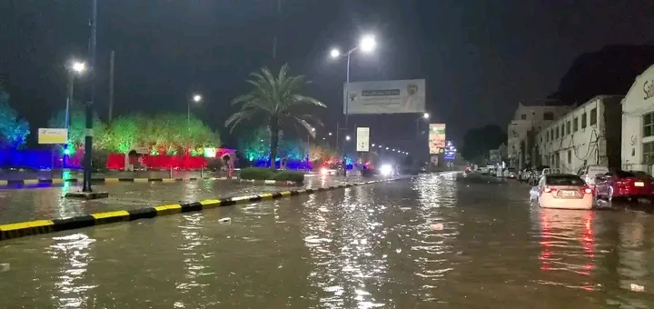 محافظ عدن يوجّه برفع الجاهزية مع بدء هطول الأمطارن