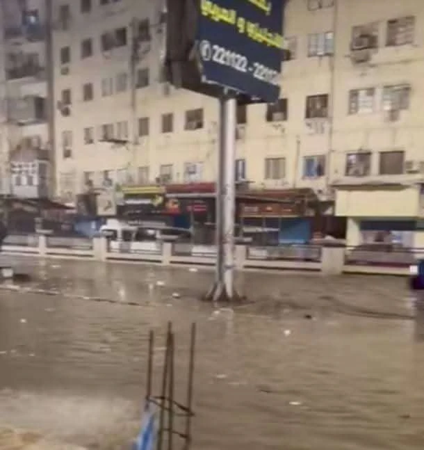 إشادات واسعة بمركز الإنذار المبكر لدوره الاستباقي في مواجهة المنخفض الجوي بعدن