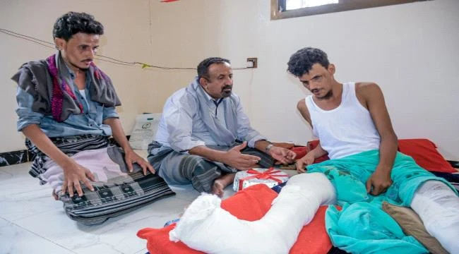 وكيل محافظة عدن لشؤون الشهداء والجرحى يزور عدداً من جرحى الحرب 