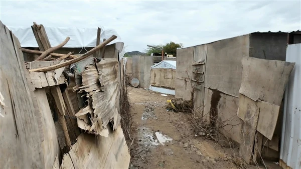 لحج.. الأمطار تغرق مخيمات النازحين وتخنق فرحة العيد