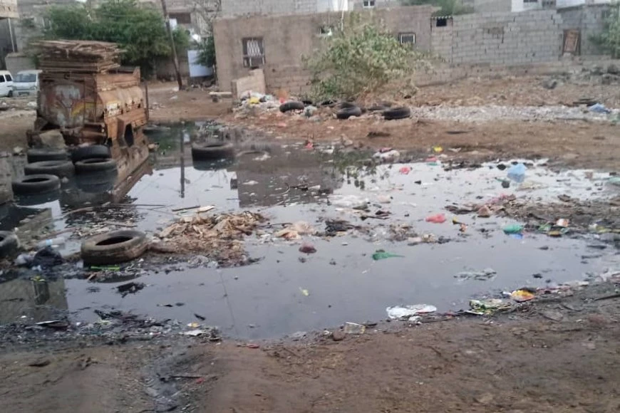 أهالي الممدارة يشكون انتشار الحميات بسبب مياه الصرف الصحي 