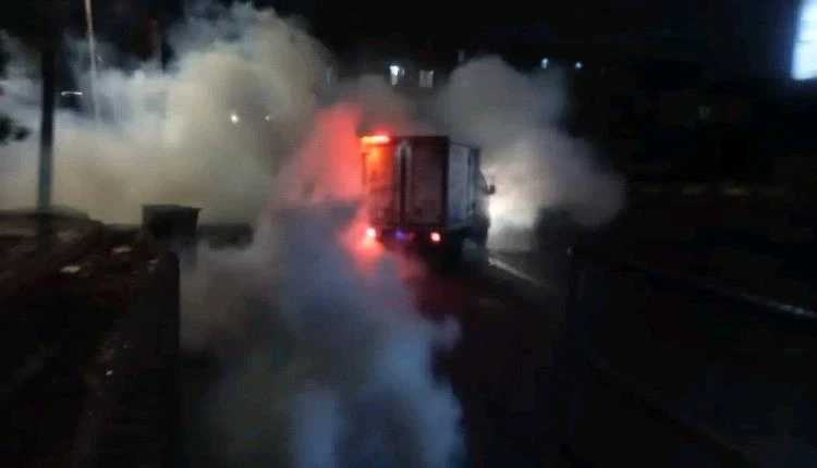 قسم صحة البيئة بمديرية الشيخ عثمان ينفذ حملة رش ضبابي عقب شفط مياه الأمطار