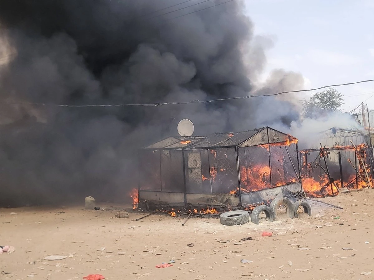 حريق في مخيم الجفينة بمأرب يخلّف أضراراً مادية دون إصابات