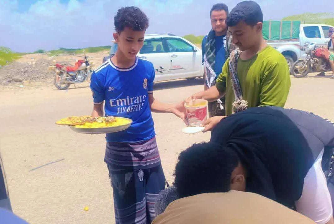 حين تقطع السيول الطريق… أبين تفتح القلوب قبل البيوت لاستضافة العالقين