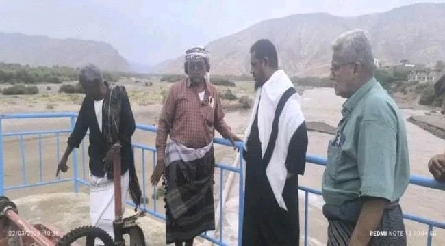 اليوسفي" يتفقد تدفق سيول وادي بنا ويضمن وصولها إلى المزارعين