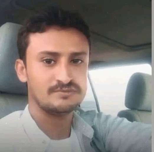 أب يتجرد من إنسانيته ويعذب ابنه بسلسلة حديدية حتى الموت