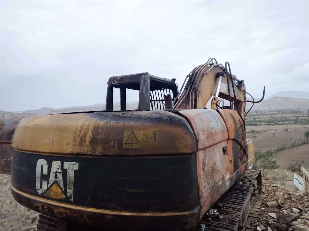 إحراق “بوكلين” يشعل الغضب.. ومطالبات بكشف الجناة